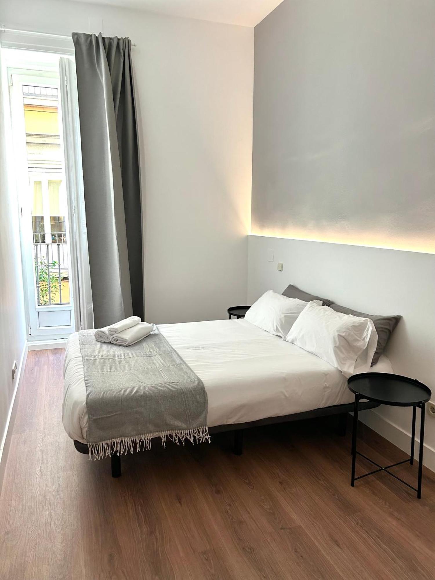 H21 Rooms Madrid Buitenkant foto